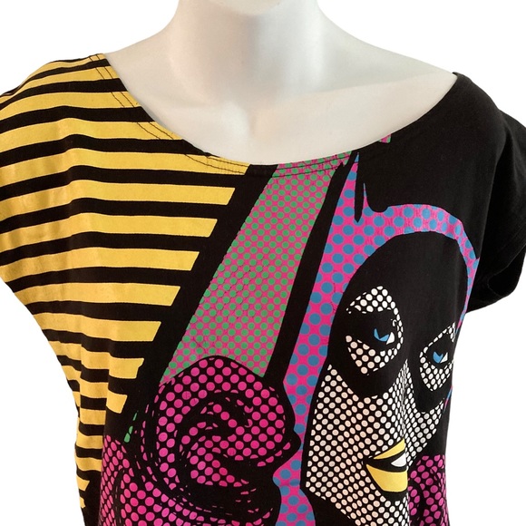 Justice League Vintage Batgirl Tee - Picture 7 of 11